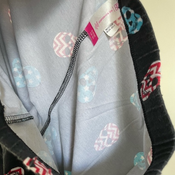 No Boundaries American Skull Black Faded Low Rise Capri Leggings Juniors Small - Picture 6 of 15